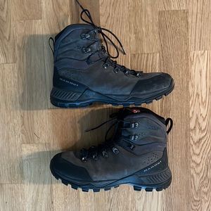 Mammut hiking shoes